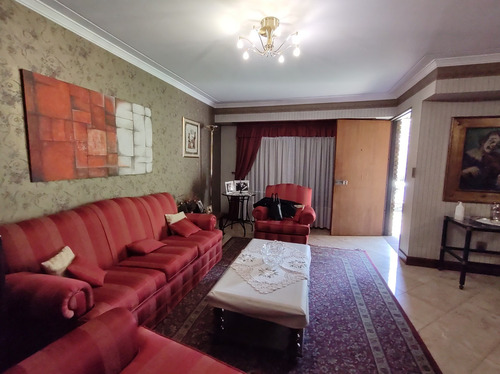 Chalet En Venta Banfield Oeste 3 Dormitorios Dependencia