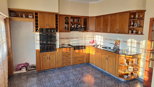 Venta De Casa 3 Ambientes Con Local Y Departamento En Quilmes. Apto Credito !