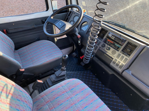 Cargo 815 4x2 Carroceria