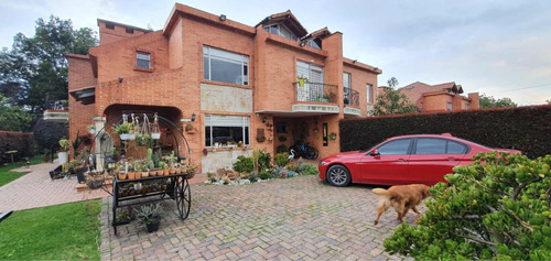 Casa De 4 Habitaciones Todas Con Baño Y Cuarto De Servicio