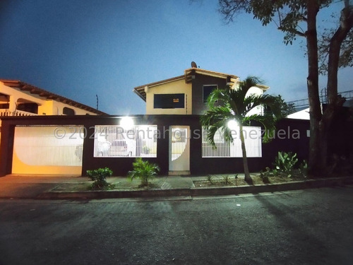 Kl Vende Espectacular Casa En La Urb. Club Hípico Las Trinitarias #24-20611