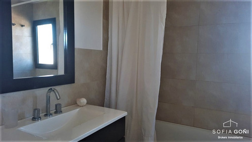Imagen 17 de 20 de En Residencial 1 Muy Buena Casa Ubicada A 500 Mts De La Playa Costa Esmeralda
