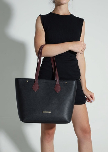 Imagem 2 de 6 de Bolsa Grande Feminina Shopping De Ombro Preta - My Shoes