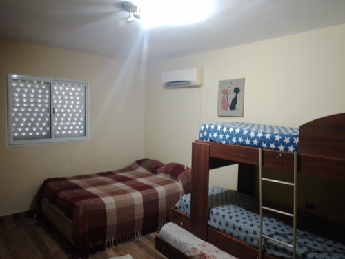 Vendo Casa : 2 Dormitorios ,baño , Living ,cocina Comedor .