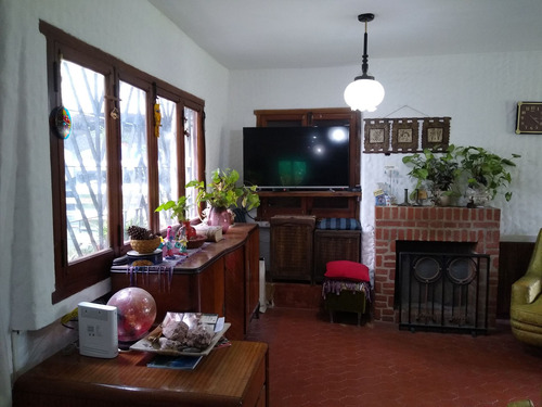 Casa 6 Amb. En Barrio El Cortijo, Malvinas Arg.