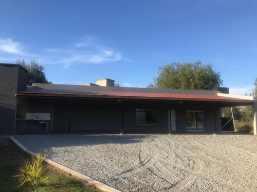 Imagen 9 de 11 de Venta, Quinta, 3 Ambientes, Quincho, Parrilla, Pileta, Jardín, Saladillo.