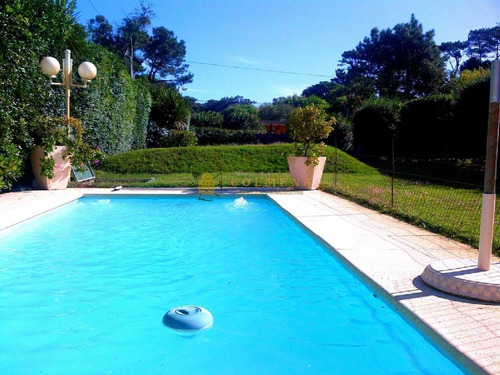 Muy Linda Casa Para Disfrutar De Una Temporada Tranquila!!- Ref: 588