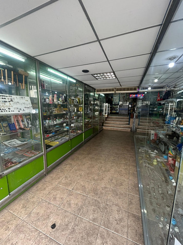 Local Comercial Con Fondo De Comercio, Centro De Caracas.