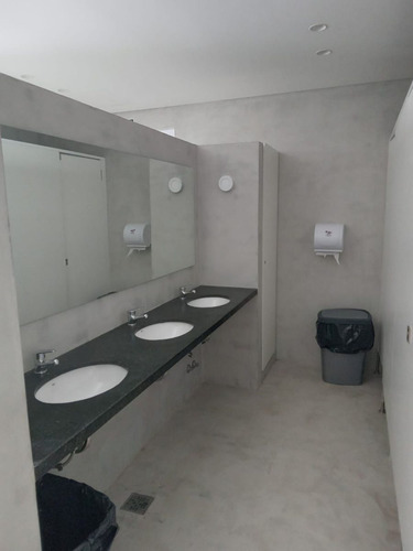 Alquiler - Excelente Local Comercial 3 Pisos