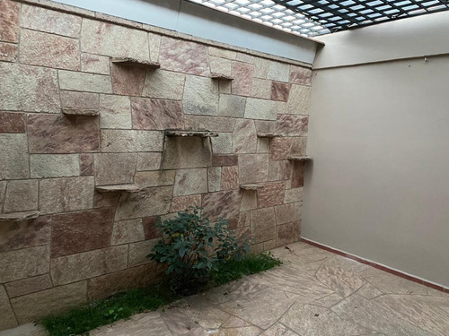 Casa + Dpto En El Cerro De Las Rosas (recién Pintada)