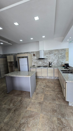 Casa En Venta En Urb El Castaño 04js