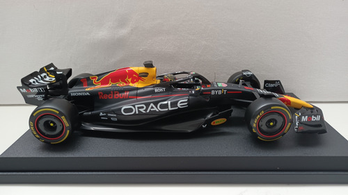 Burago Red Bull Racing Rb 19 M. Verstappen Escala 1 18 (Usado)