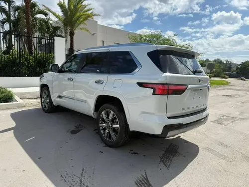 Toyota Sequoia Capstone 2026 Blanca | TuCarro