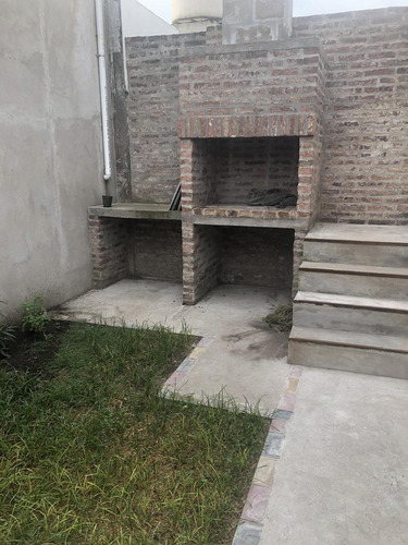 Imagen 5 de 19 de Departamento En Venta - 2 Ambientes - Patio - Parrilla - Castelar Norte