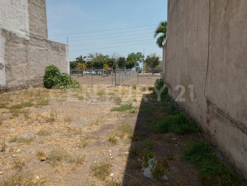 Terreno Habitacional En Esmeralda Norte, Colima, Col.