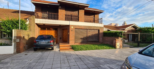 Chalet 5 Ambientes-garage-galpon -zona Villa Primera