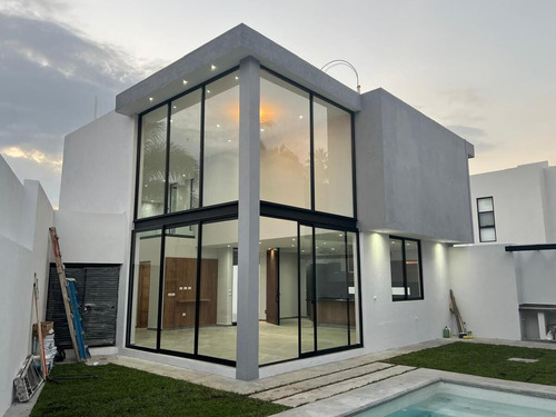 Estrene Residencia En Lomas De Cuernavaca, 3 Recamaras, Alberca, En Privada.
