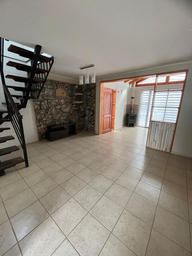 Casa 4d, 2b En Condominio Mercedes.