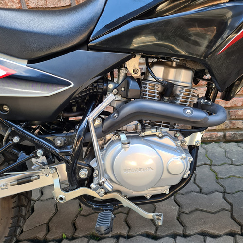 Honda Xr150l 2017 Color Negro En Exelente Estado.