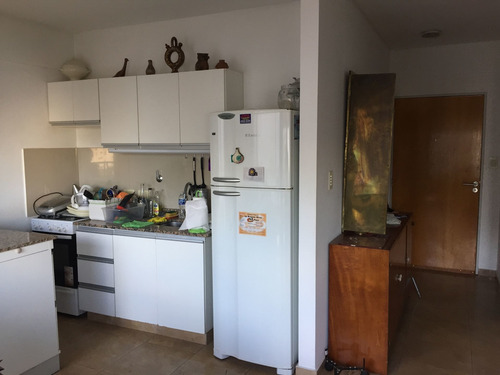 Venta 2 Amb. Con Balcón, Pileta, Muy Luminoso