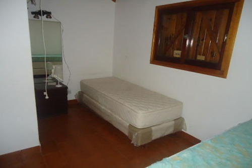 Imagen 13 de 16 de Dùplex Construido En Un Lote Sobre Elevado Con Pendiente Muy Pronunciada En Zona Centro