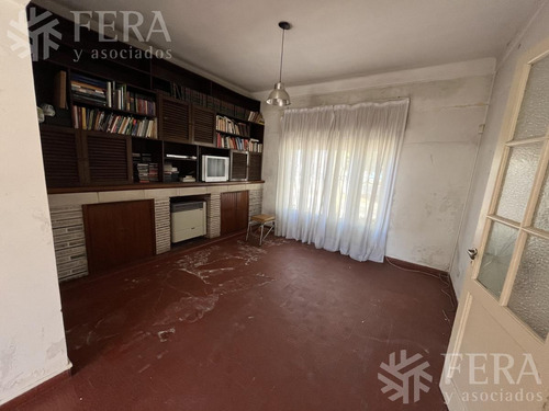 Imagen 6 de 17 de Venta Casa A Reciclar De 3 Ambientes Con Patio Y Terraza En Wilde (28026)