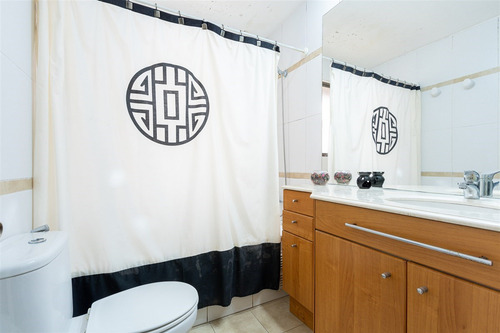 Casa En Venta De 5 Dorm. En Peñalolén - Sector Las Tinajas