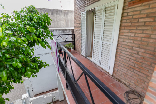 Venta De Casa 2 Dormitorios Con Cochera En Rosario - Humberto Primo Al 1500