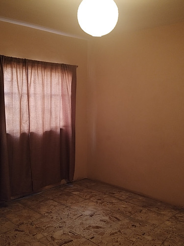 Sr Vende Amplia Y Bonita Casa De 4 Recámaras En Col. Gertrudis Sánchez