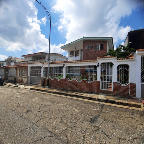 Casa En Venta En Urbanizacion Prebo Para Remodelar, Calle Cerrada. Cerca Iglesia San Antonio. Valencia. Nereida Rosales