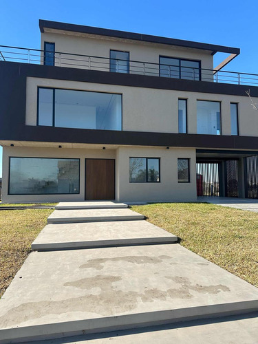 Casa En Venta - 5 Dormitorios 4 Baños - 805mts2 - Escobar