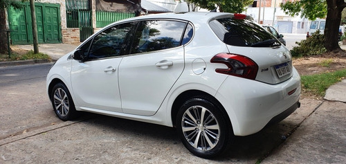 Peugeot 208 1.6 Feline 2017 - Permuto