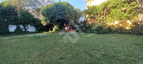 Casa En Venta De 5 Dorm. En Ñuñoa