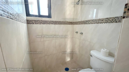 Casa En Venta Dos Niveles Col. Valente Díaz A 5 Minutos Del Aeropuerto.