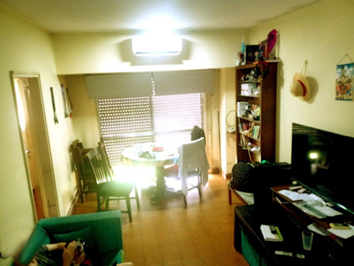 Departamento 2 Ambientes Con Vista A La Calle. Brandsen 6667 Planta Baja Wilde, A 1 Cuadra De Avenida Mitre.