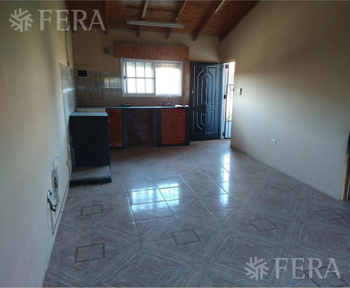 Imagen 18 de 21 de Venta Casa Para Dos Familias De 5 Ambientes Con Patio Con Parrilla Y Quincho Wilde (30145)