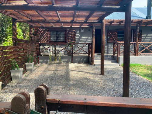 Casa De 4 Dormitorios Y 2 Baños