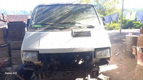 Renault Trafic Larga Vidriada Sin Asientos Traseros
