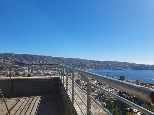 Se Vende Departamento En Calle Mercedes. Cerro Placeres.