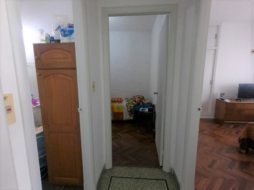 Imagen 7 de 12 de Oportunidad! Impecable Apartamento De 2 Dormitorios Al Frente, Con Ambientes Amplios Y Súper Luminosos. Excelente Ubicación Sobre Avenida Con Muy Buena Accesibilidad A Locomoción Y Servicios
