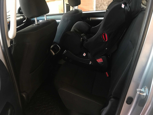 Imagen 8 de 10 de Toyota Hilux 2.8 Cd Srv 177cv 4x4 2016