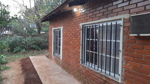 Casa En Venta - 2 Dormitorios 1 Baño - 1.700mts2 - Misiones