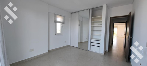 Venta Departamento Piso 3 Dormitorios - Nivel Gerencial - Bº Santa Genoveva