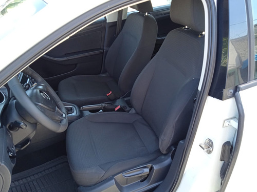 Volkswagen Jetta 2.0 L4 At 113 hp
