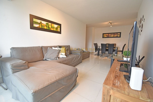 Apartamento En Rooesvelt, De 2 Dormitorios, 1 Baño Completo, Cocina Definida, Living Comedor Con Terraza Y Garaje. Consulte!!!!!!!- Ref: 2255