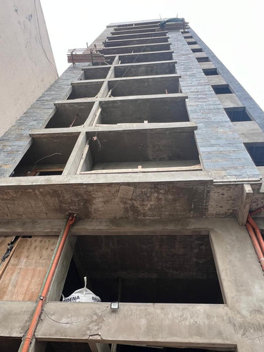 Venta Dos Ambientes, 55m2, Cochera, Lanús.