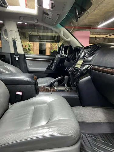 Toyota Land Cruiser V8 VX LC200 IMPERIAL 4X4 4.7 AT