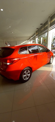 Imagen 2 de 5 de Kia Carens Suv Ex At