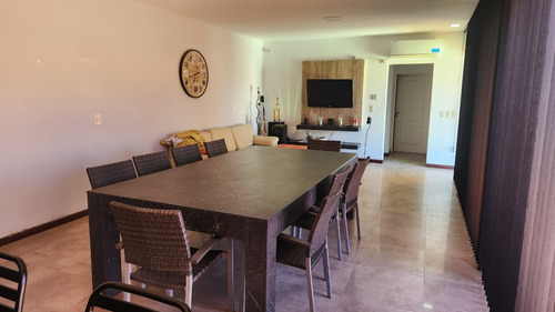 Casa 4 Dormitorios, Pileta , Jardin , Cerca Del Centro