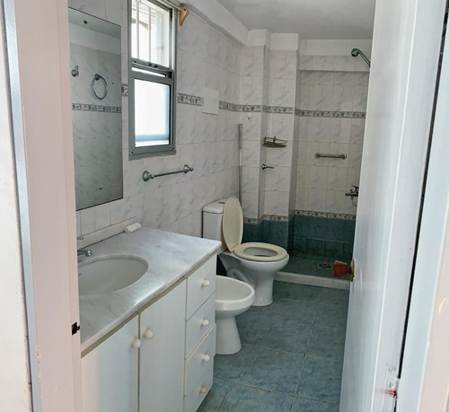 Imagen 7 de 12 de Vendo Apartamento Malvin Frente Al Mar 2 Dormitorios C/patio